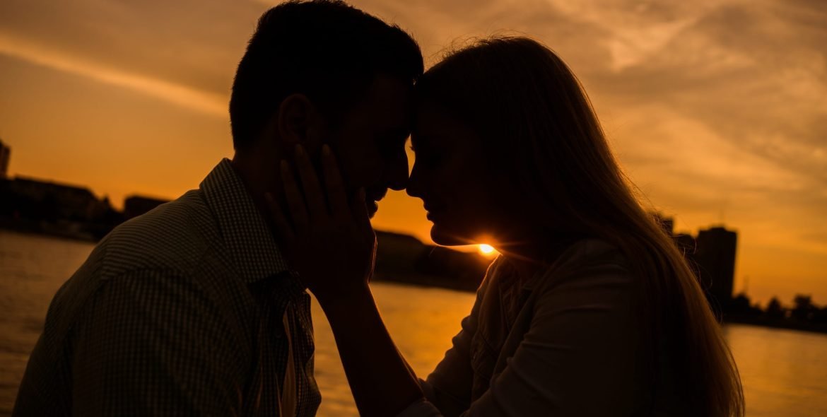 couple-in-love-G2P8YR5