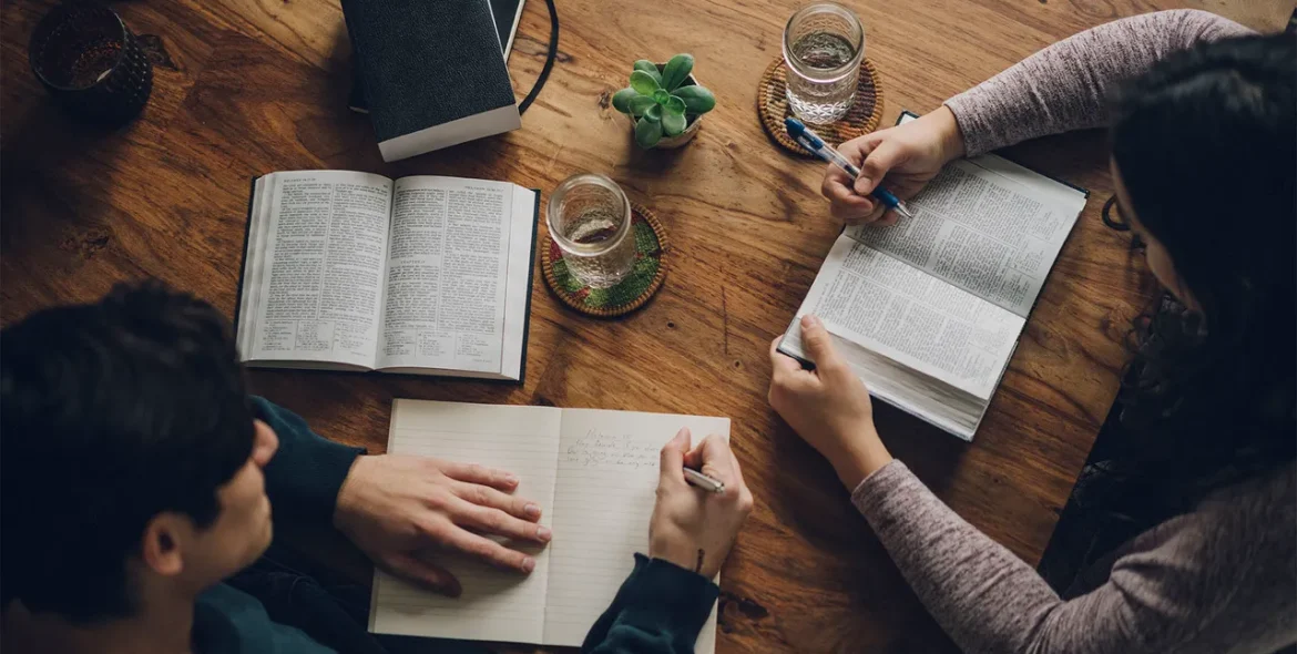 couple_studying_scriptures