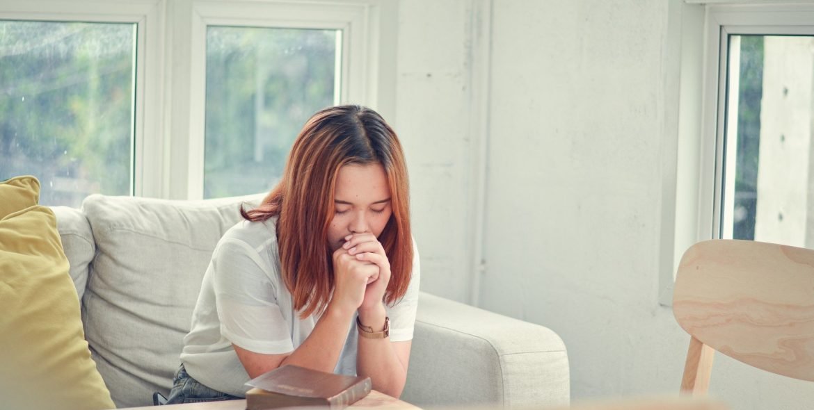 girl-praying-to-god-women-pray-for-a-blessing-from-god-for-a-better-life-and-believe-in-a-great_t20_nL2LaA