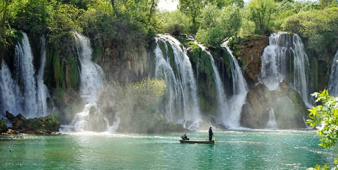 green-vacation-holidays-people-sailing-waterfall-nature-water-travel-river-tourist-boat-power_t20_RwddGv