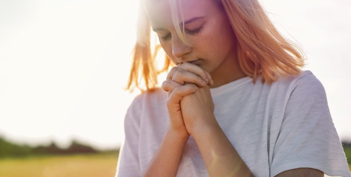 place-of-worship-lifestyle-hope-holy-meditation-jesus-christ-pray-teenage-girl-religion-and-faith_t20_9kZzdK