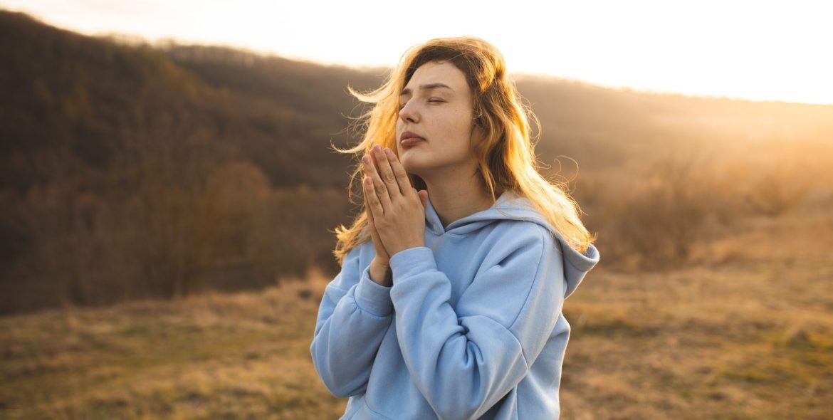 the-woman-is-praying-prayer-the-believing-woman-2022-03-30-05-29-27-utc 3
