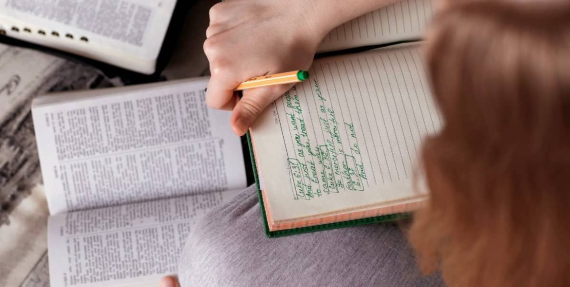 woman-studying-bible